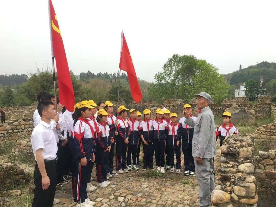 龙地逃生