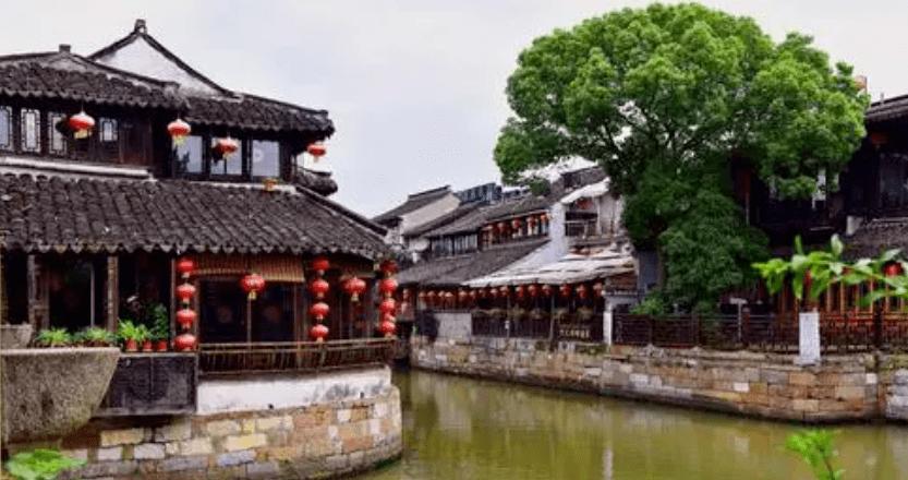 韩剧《安娜》里女主秀智的造型，有多么华丽而高贵？